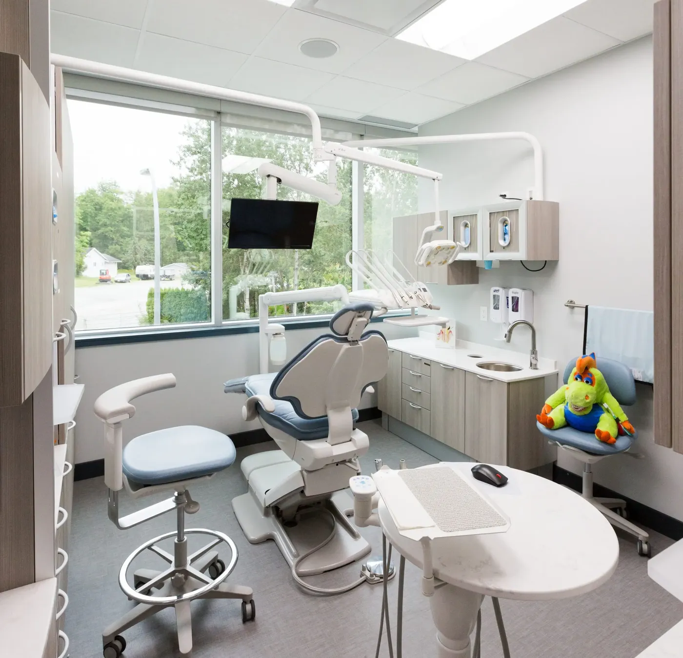 Treatment chair and operatory inside the Spire Dental Care clinic in Langley