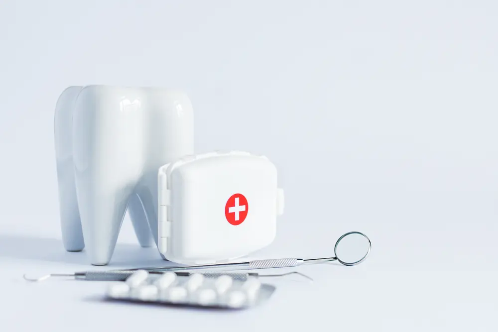 Dental Emergency Guide: What to Do Before You Reach the Dentist